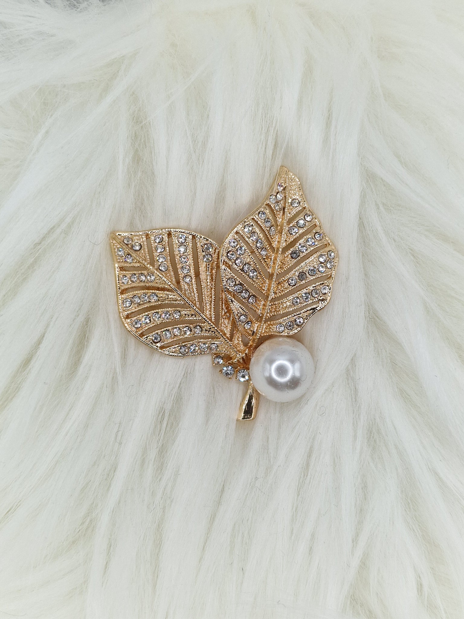 Брошка елегантен лист с перла Claire #2