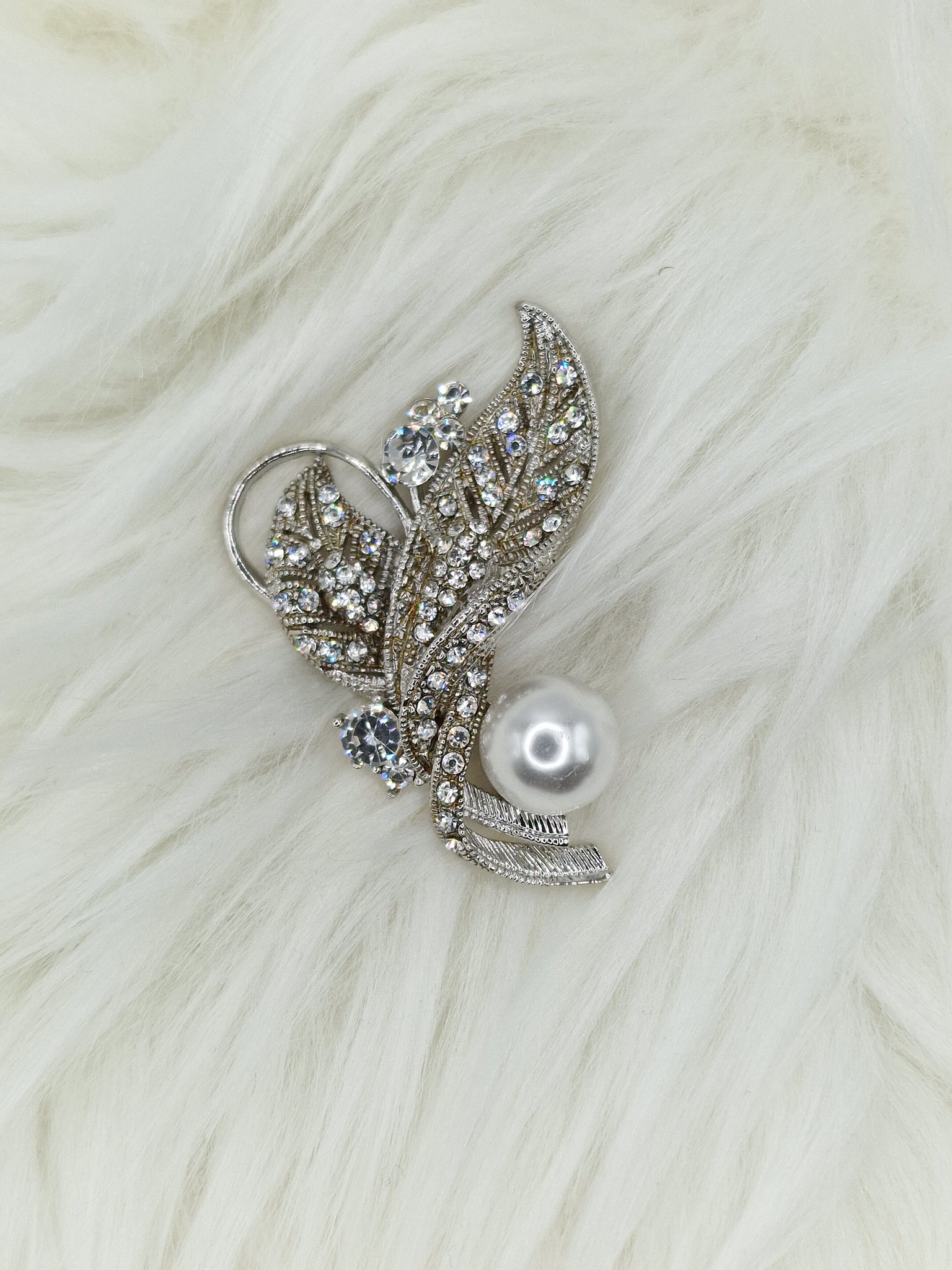 Брошка елегантен лист с перла Claire #4