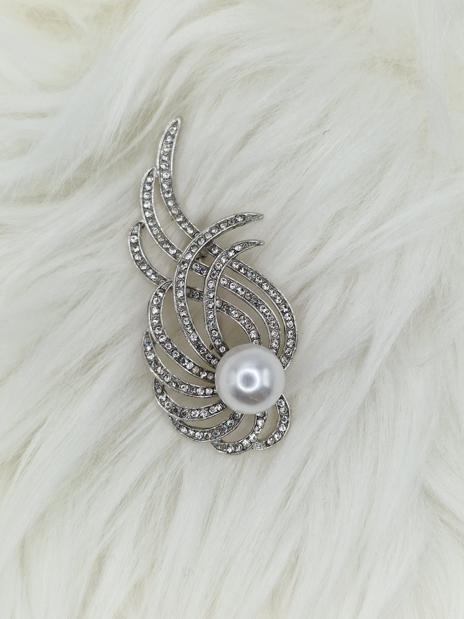 Брошка елегантен лист с перла Claire #5