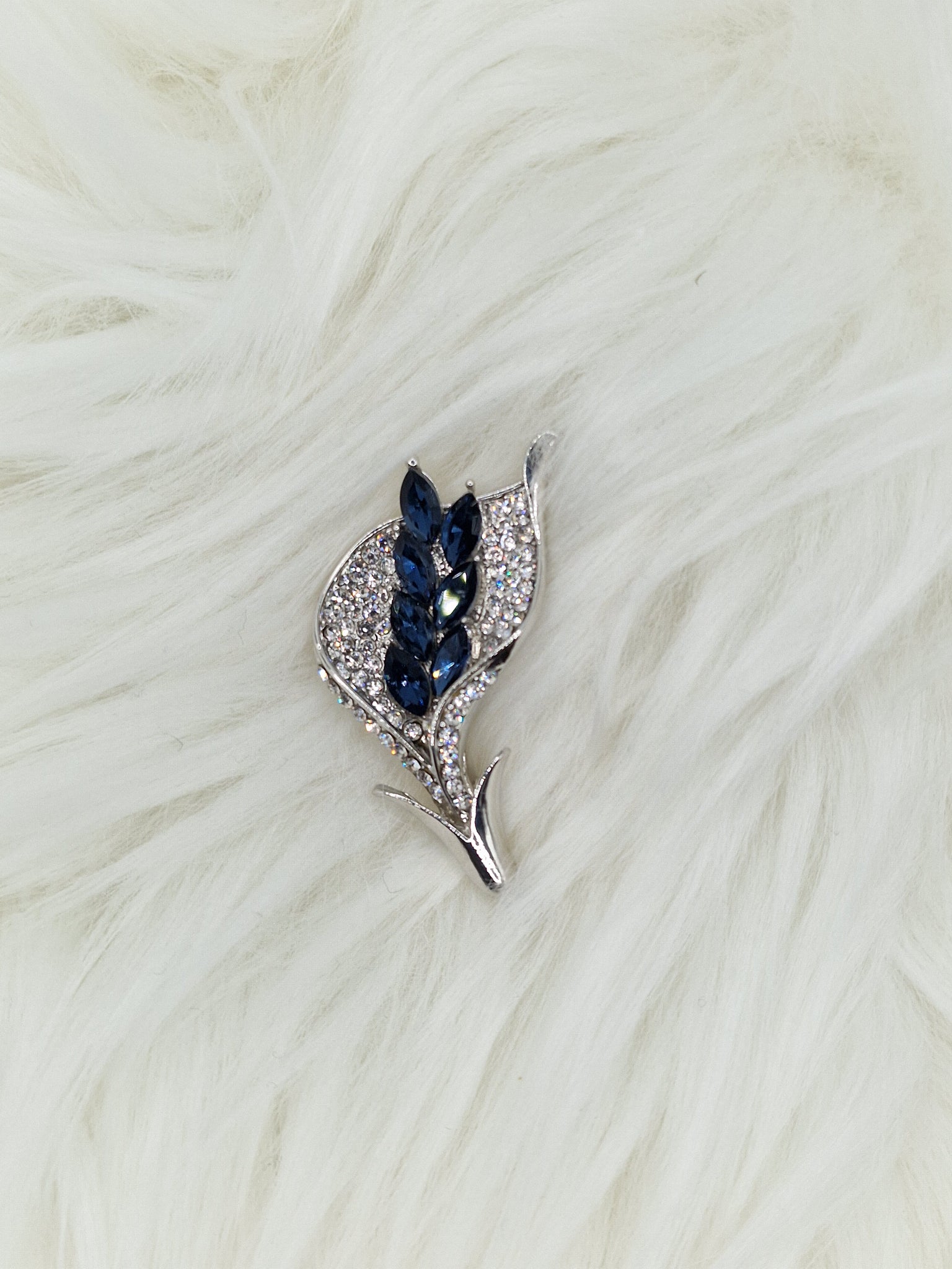 Брошка цвете Nora