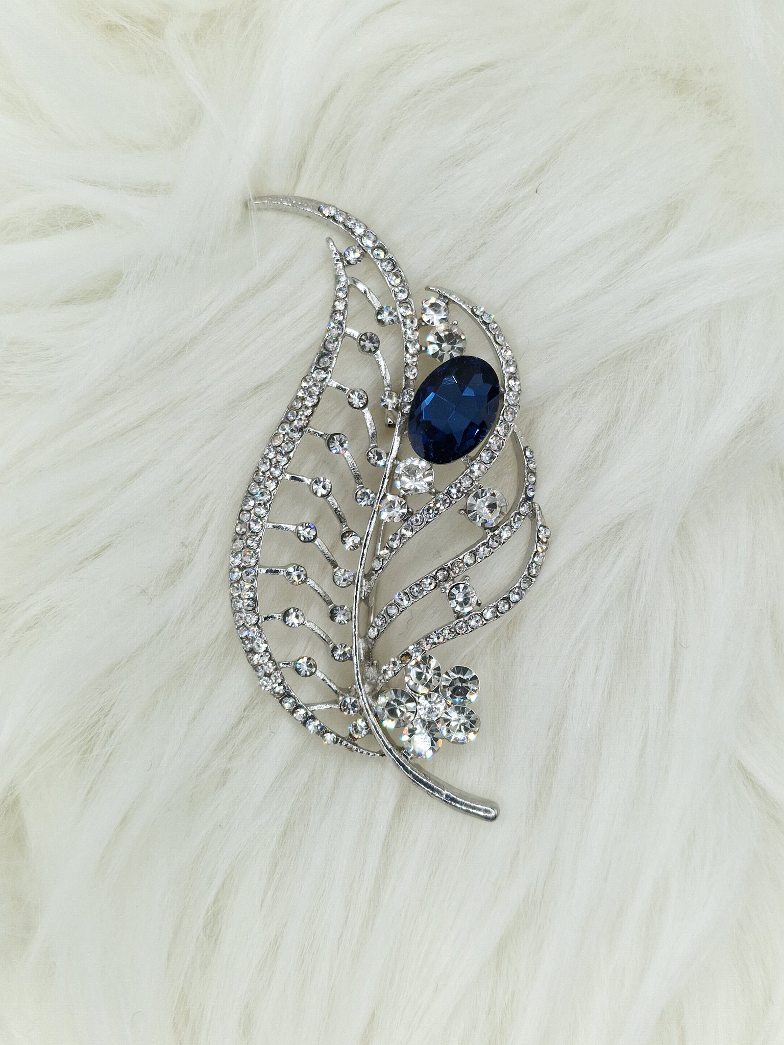 Брошка елегантно листо Sapphire #1