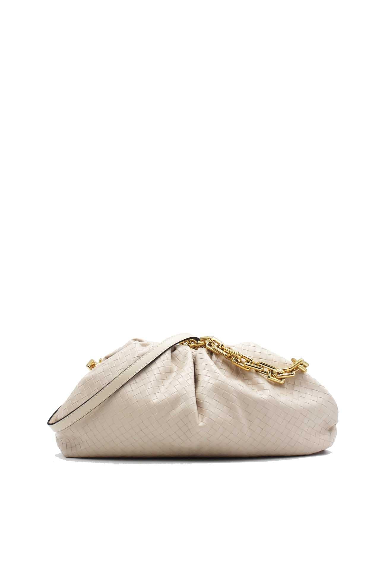 Reneta - плетен кожен клъч с декоративен елемент верижка - светло бежав